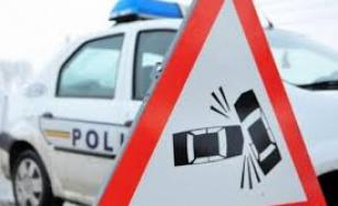 Impact frontal între un TIR și un autoturism pe DN6, în Caraș-Severin. Unul dintre șoferi a murit
